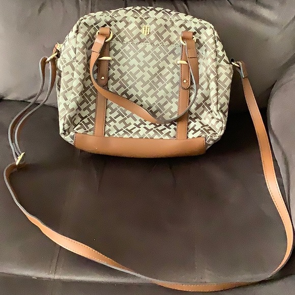 Tommy Hilfiger Handbags - Tommy Hilfiger cross body purse